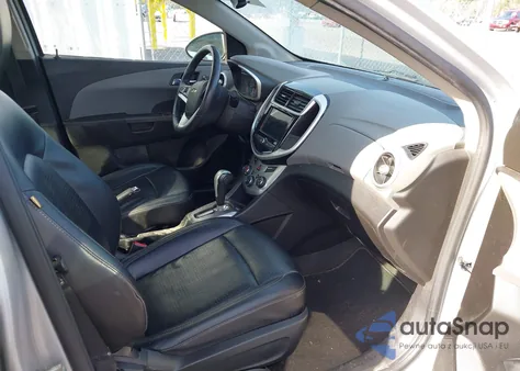 2018 Chevrolet Sonic Premier Auto из США, поврежденный, VIN 1G1JF5SB6J4138045